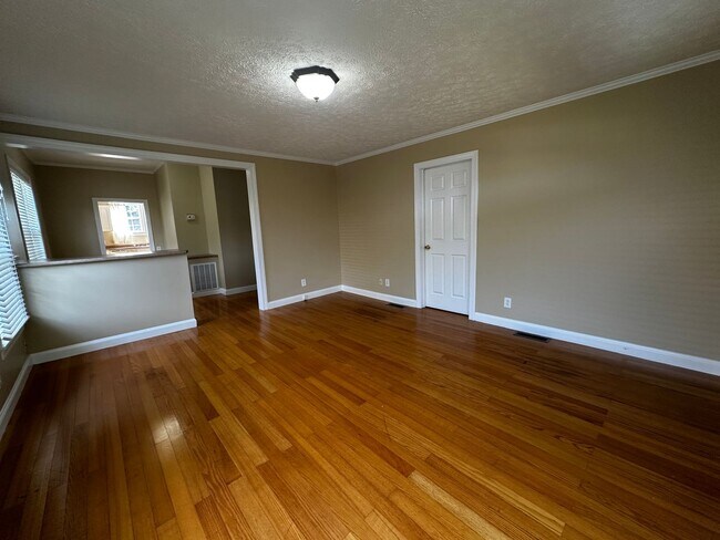 Foto del edificio - 3 bedroom - 1 bath - Morristown