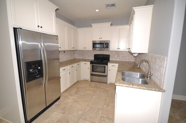 Building Photo - 417 Chavanne St