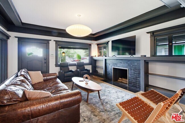 Foto del edificio - 1548 W 48th St