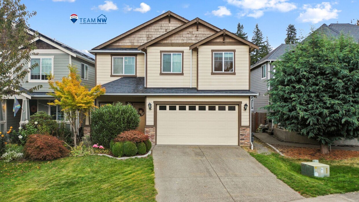 Foto principal - Well maintained 4 bedroom 2.5 bath home in...