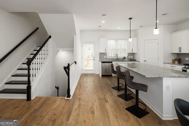 Building Photo - 626 Wynard Pl
