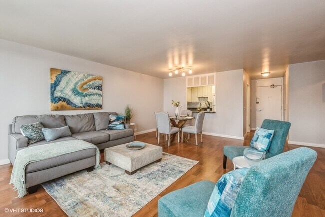 Foto del edificio - 1560 N Sandburg Terrace