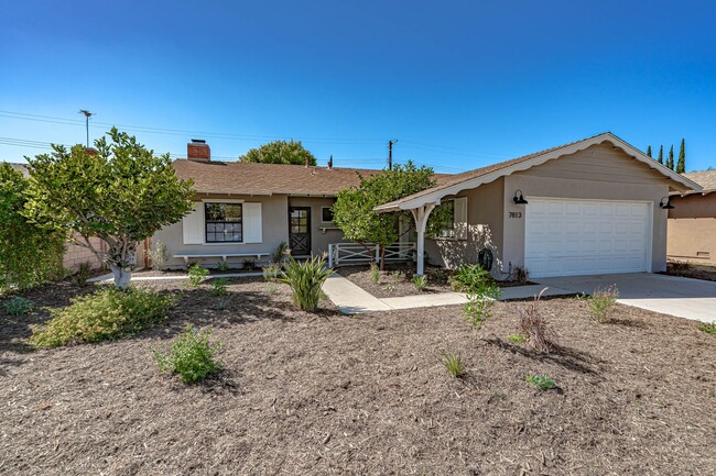 Foto del edificio - COMING SOON! Canoga Park 4-Bedroom Home fo...