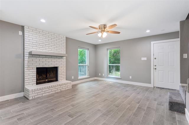 Building Photo - 2100 Mistletoe Ave