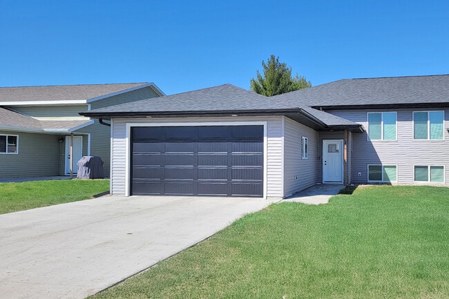 Building Photo - 209 Dogwood Ave