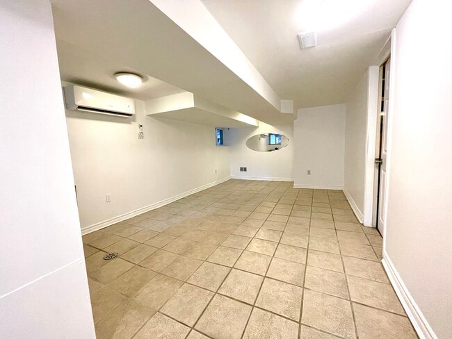 Building Photo - 413 Saint Clarens Av