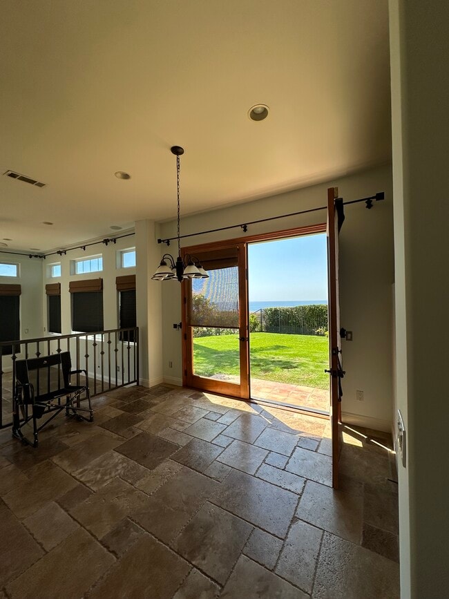 Foto del edificio - 6462 Lunita Rd