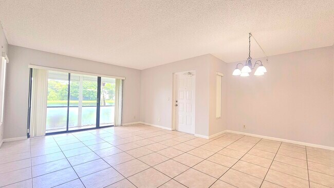 Building Photo - 1002 Green Pine Blvd