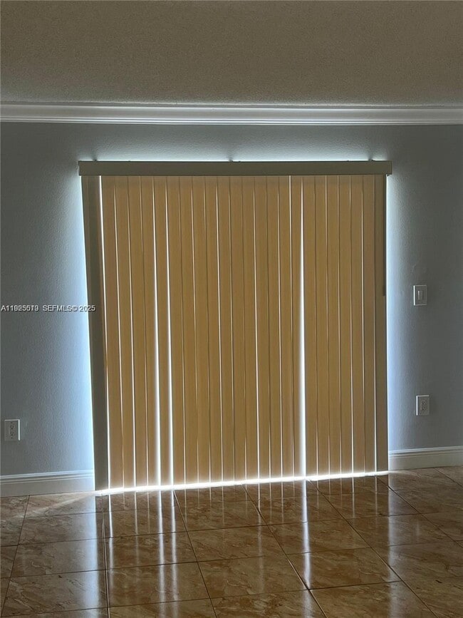 Foto del edificio - 1075 W 68th St