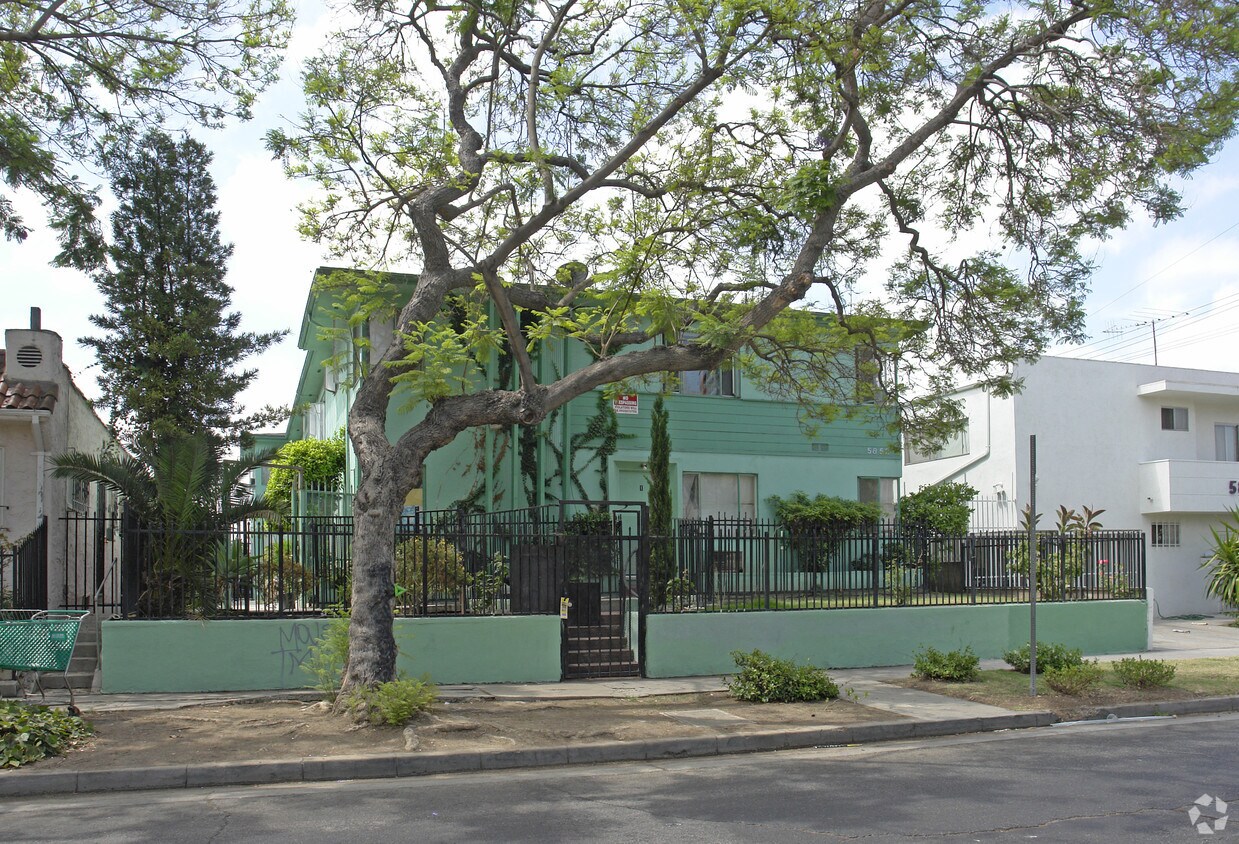 Building Photo - 5852 Willoughby Ave