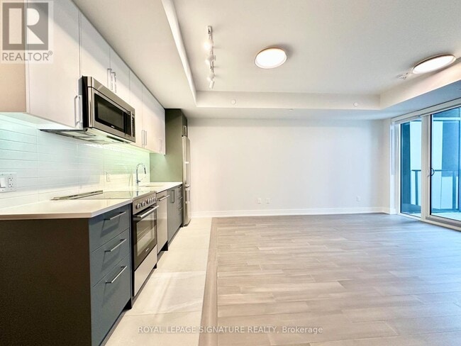 Building Photo - 664 Spadina Ave.