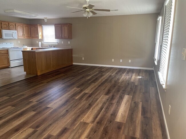 Building Photo - 2842 Hemlock Ct