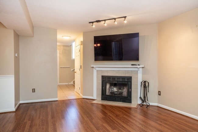 Building Photo - 10 Riverview