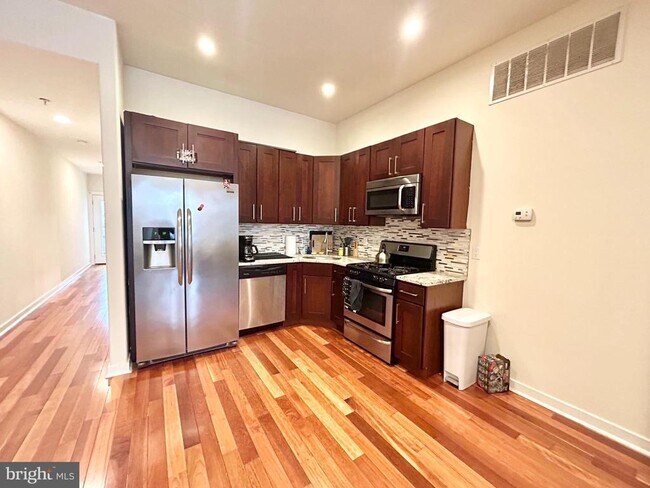 Foto del edificio - 1844 Vineyard St