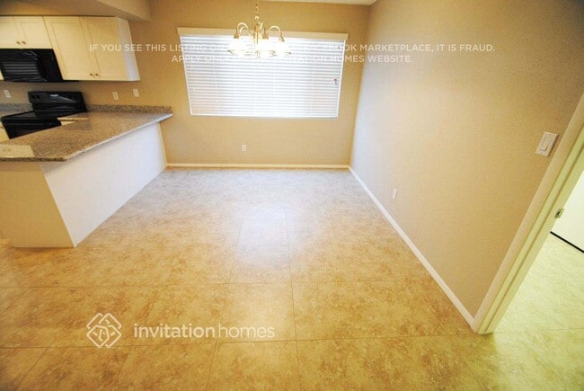 Building Photo - 1642 W Plana Ave