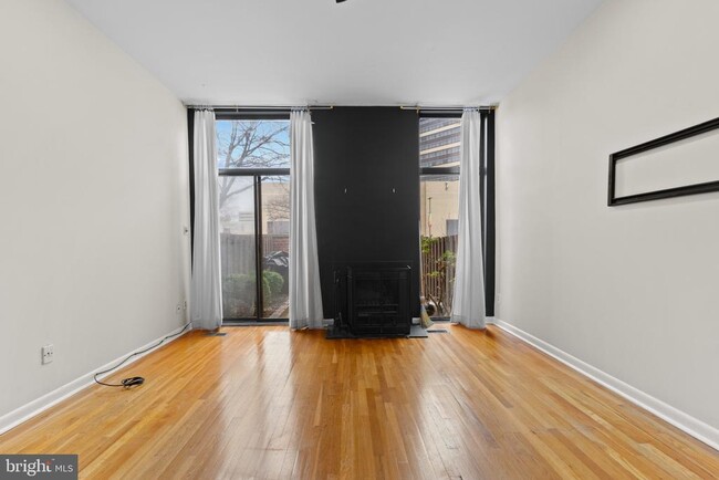 Building Photo - 408 S Hanover St