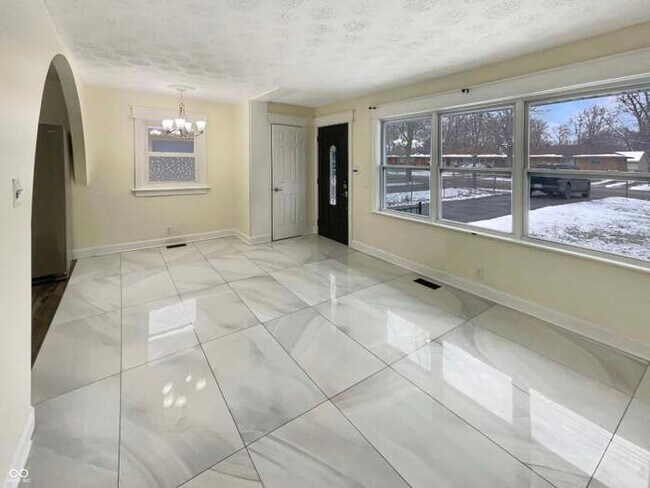 Foto del edificio - 4055 N Grand Ave