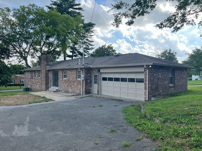 Building Photo - 200 Sewanee Cir