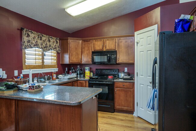 Foto del edificio - Beautiful 4 Bed, 3.5 Bath in Clinton - Was...