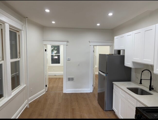 Building Photo - 22 Stegman St