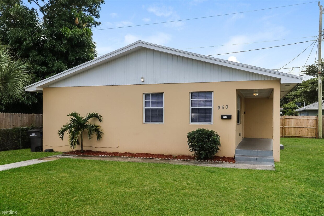 Primary Photo - 4 br, 2 bath House - 950 York Street