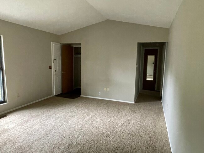 Building Photo - 3105 Charlotte Mill Dr