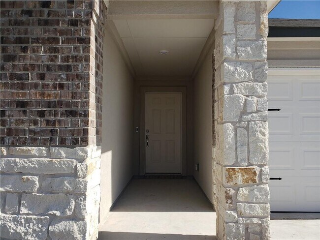 Building Photo - 206 Arnage Dr