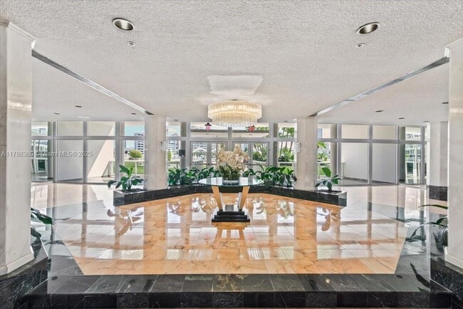Building Photo - 900 Bay Dr
