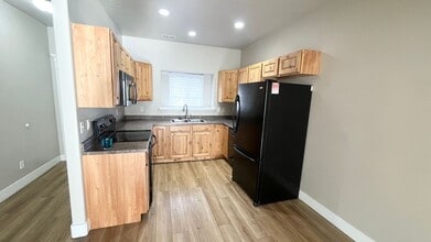 Building Photo - 2343 Adelaide Dr