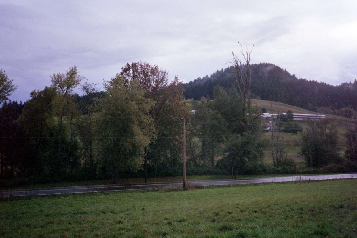Foto del edificio - 17906 NW Baker Creek Rd