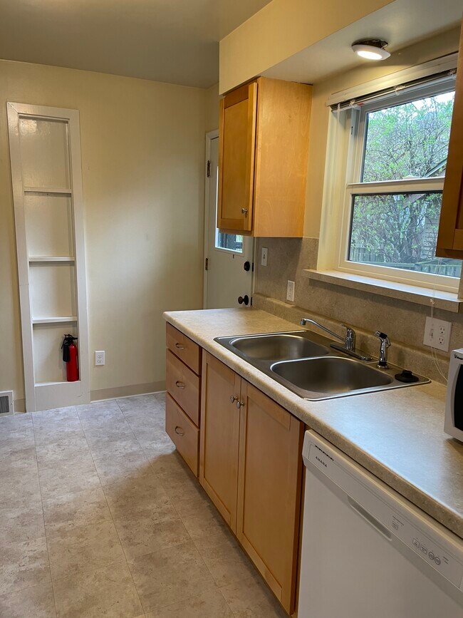 Foto del edificio - 2161 Waverly Pl N