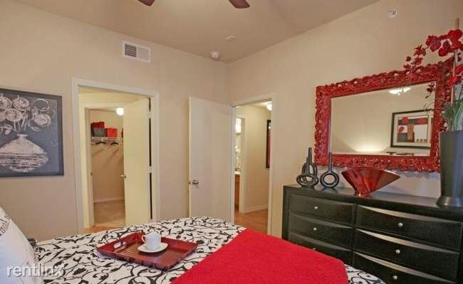 Foto del edificio - 7461 Kitty Hawk Rd