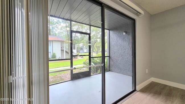 Building Photo - 190 Riverbend Dr