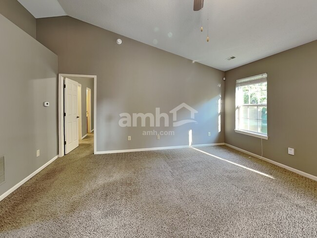 Building Photo - 372 E Pine Ridge Dr