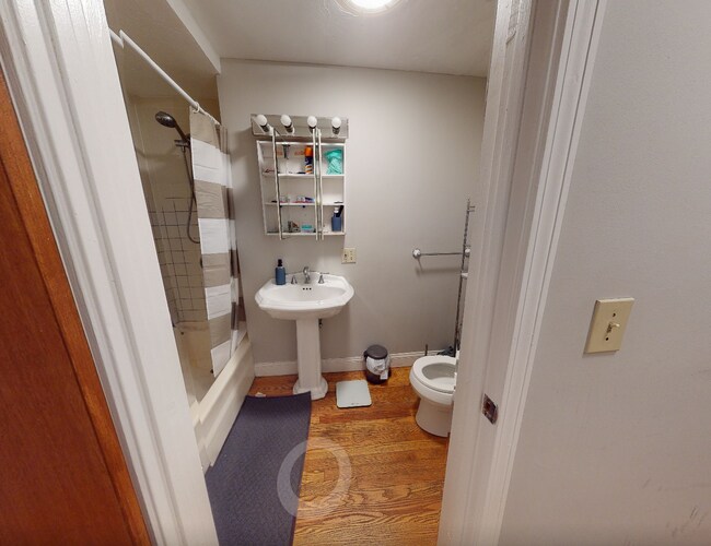 Building Photo - 344 Putnam Ave