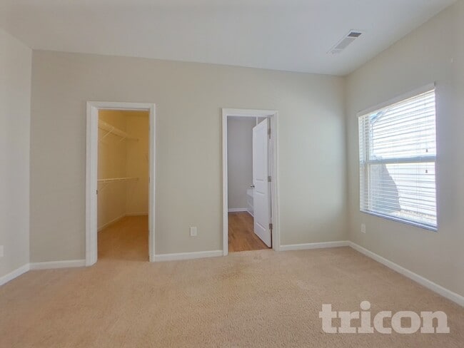 Building Photo - 731 Independence Ave