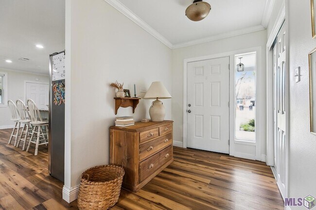 Photo - 9152 Woodbine St House