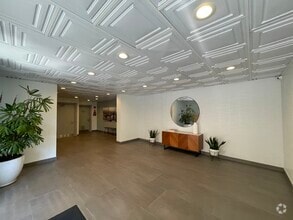 Building Photo - 960 Larrabee St