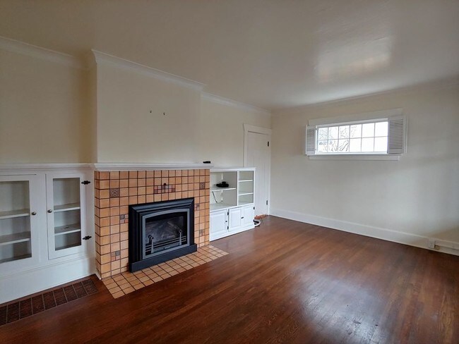 Building Photo - Adorable Phinney Ridge Home