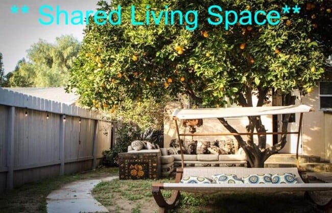 Building Photo - bedroom in Los Angeles CA 90020