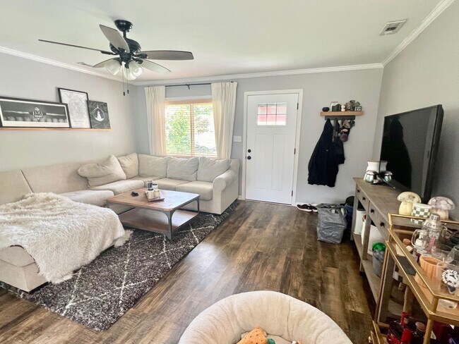 Building Photo - 2BD/1BA Home minutes from Norfolk Base!  C...