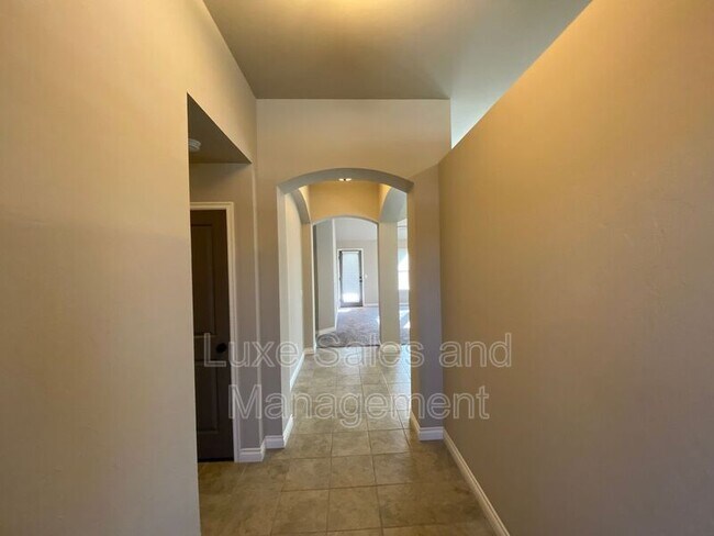 Building Photo - 19201 Blanco Dr