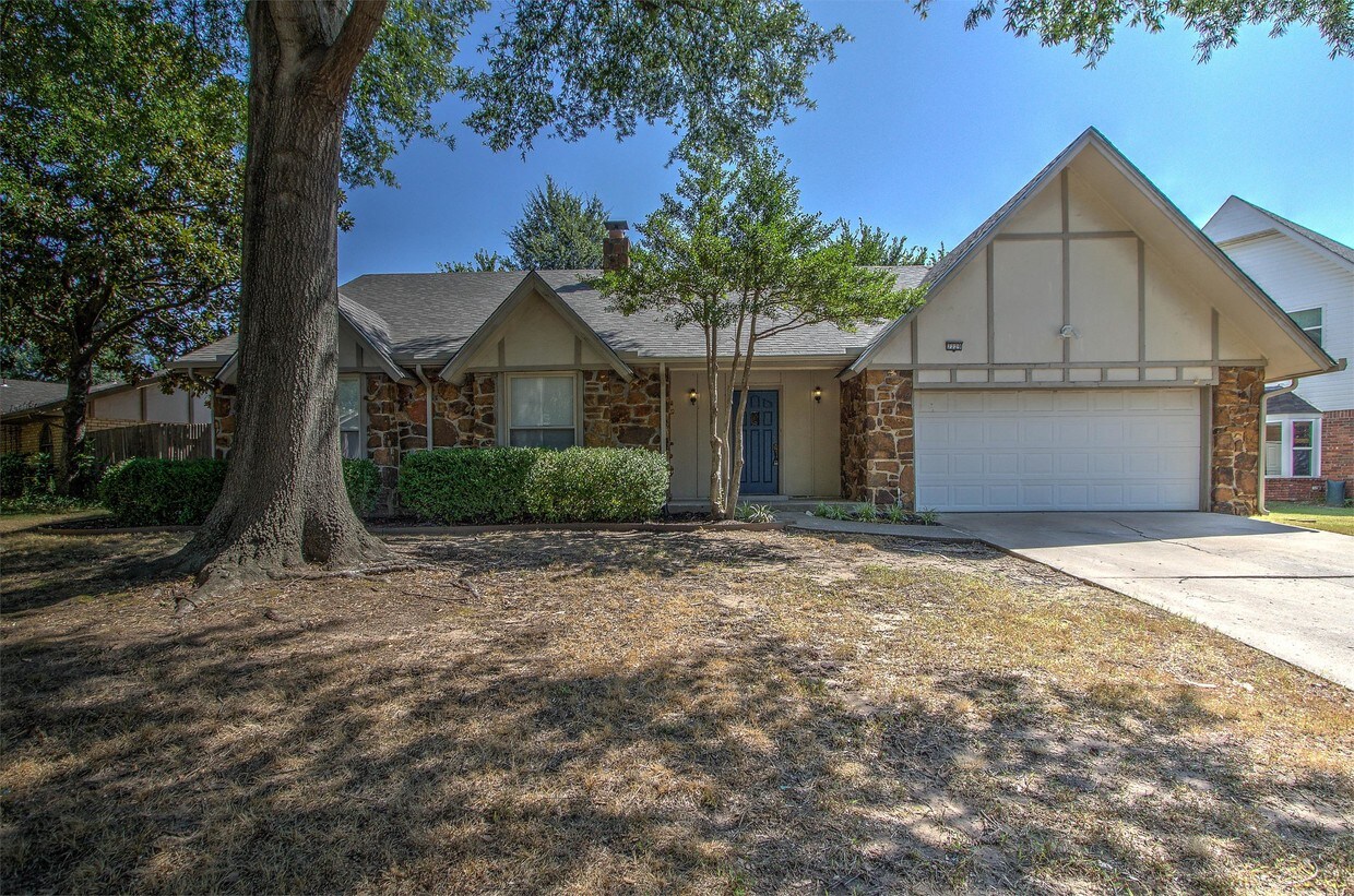 Foto principal - 7729 S 70th E Ave