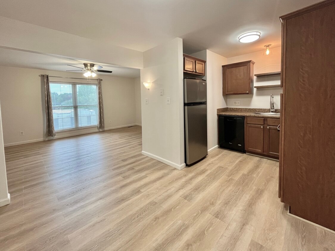 Primary Photo - Chesterfield Parkview Condos