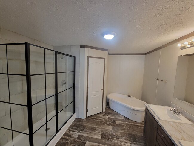 Foto del edificio - 201 McAuliffe Dr