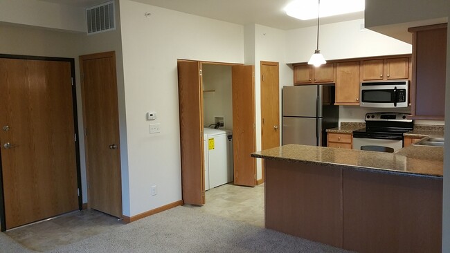 Building Photo - 2 bedroom, 2 bath condo in North Liberty