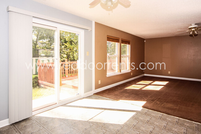 Foto del edificio - Franklin Township, 3 Bed, 2.5 Bath, Two St...