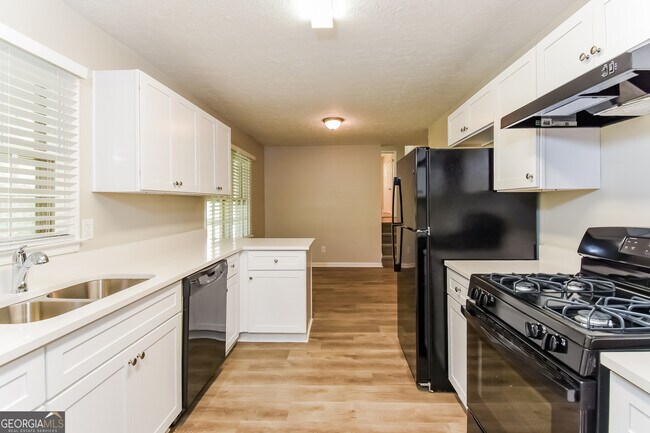 Foto del edificio - 5613 Woodland Dr
