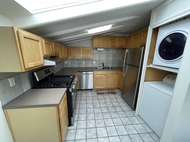 Building Photo - 440 Olive Street