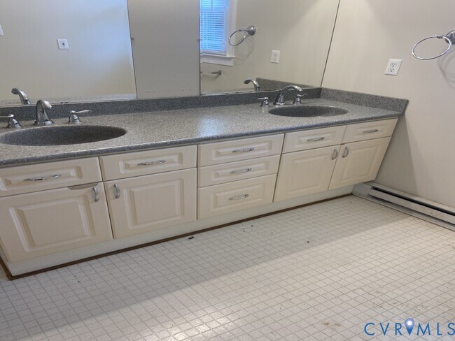 Foto del edificio - 8161 Dunfee Ln